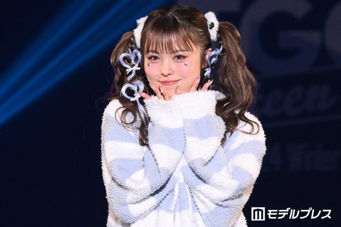おさき、ショートパンツで美脚輝く 高めツインテールで可愛らしさ全開【TGC teen 2024 Winter】