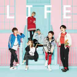 AAAの新曲「LIFE」（10月18日発売）CD＋GOODS（画像提供：avex）