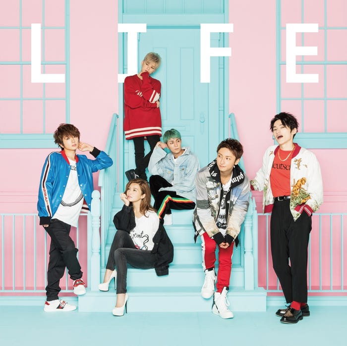 AAAの新曲「LIFE」(10月18日発売)CD+GOODS(画像提供:avex)