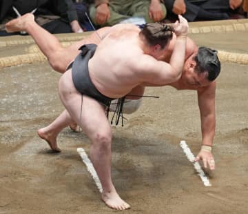 新大関安青錦が2敗死守！横綱豊昇龍を上手投げで撃破 単独トップで残り2日 3敗で熱海富士、霧島