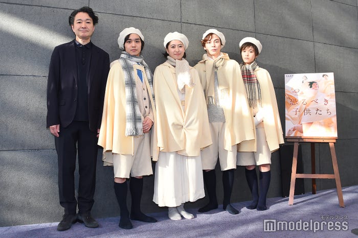 (左から)白井晃氏、松岡広大、南沢奈央、柾木玲弥、馬場ふみか(C)モデルプレス