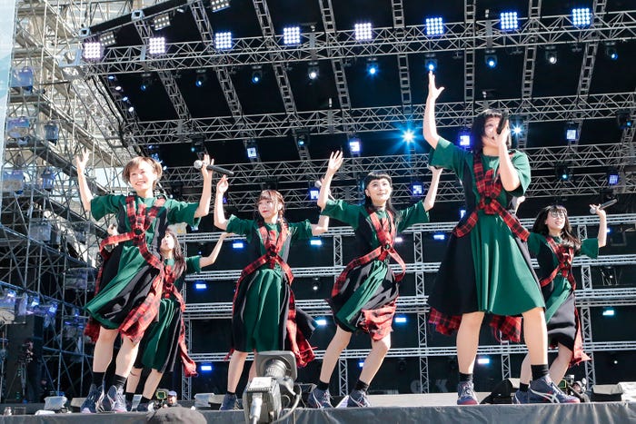 BiSH(左から)モモコグミカンパニー、アイナ・ジ・エンド、アユニ・D、リンリン、セントチヒロ・チッチ、ハシヤスメ・アツコ (写真提供:avex)