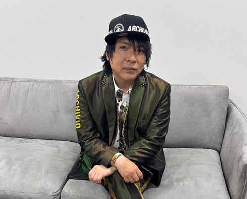 脳腫瘍公表のLUNA SEA真矢、ファンの応援メッセージを読む最新ショットに反響「立ってる姿に涙」「前進してる」