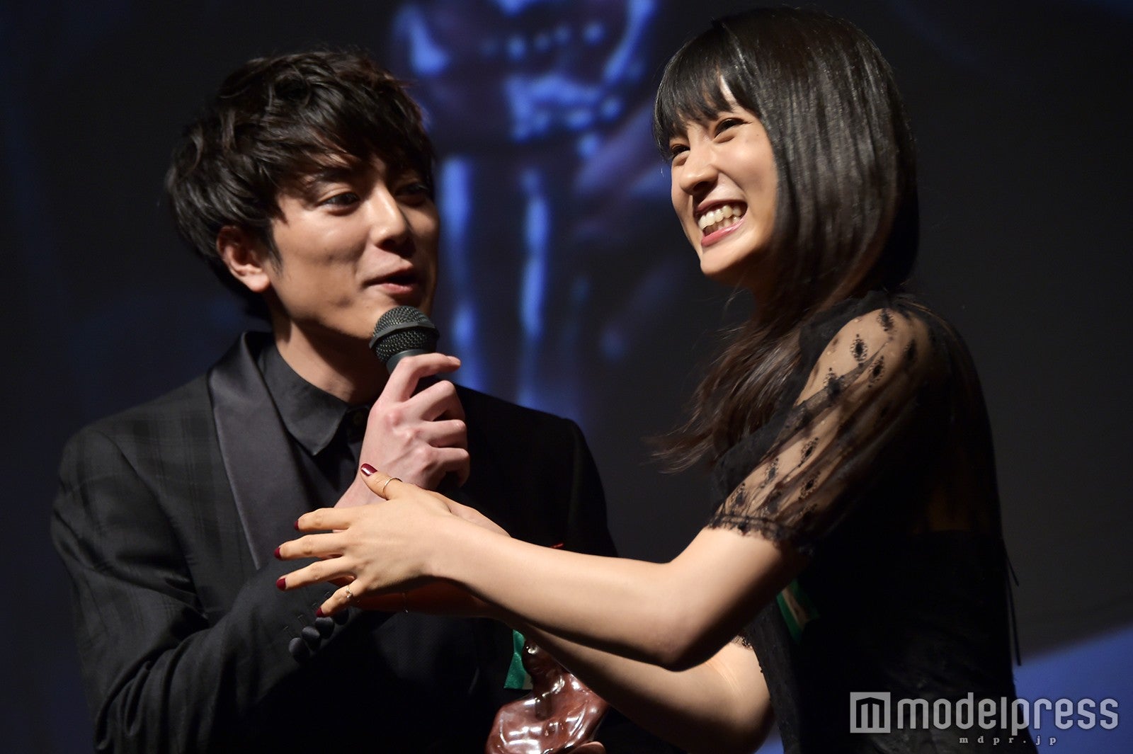 間宮祥太朗、土屋太鳳（C）モデルプレス