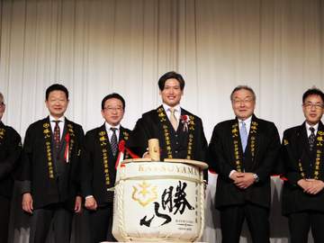 【競輪】阿部拓真が仙台市内のホテルで競輪祭優勝の祝勝会を開催「オールスターを優勝できるように」と次節G1の活躍を誓う
