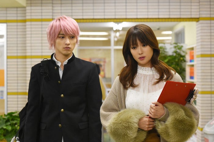 横浜流星、深田恭子/「初めて恋をした日に読む話」第2話より(C)TBS