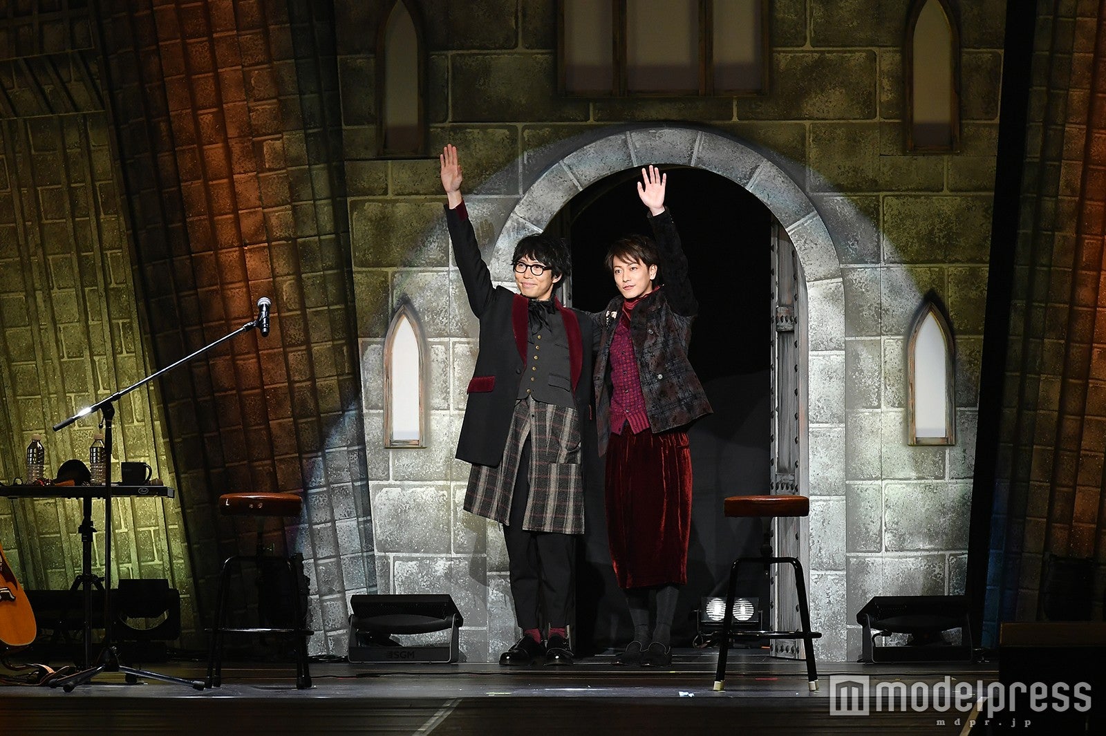 高橋優、佐藤健 （C）モデルプレス