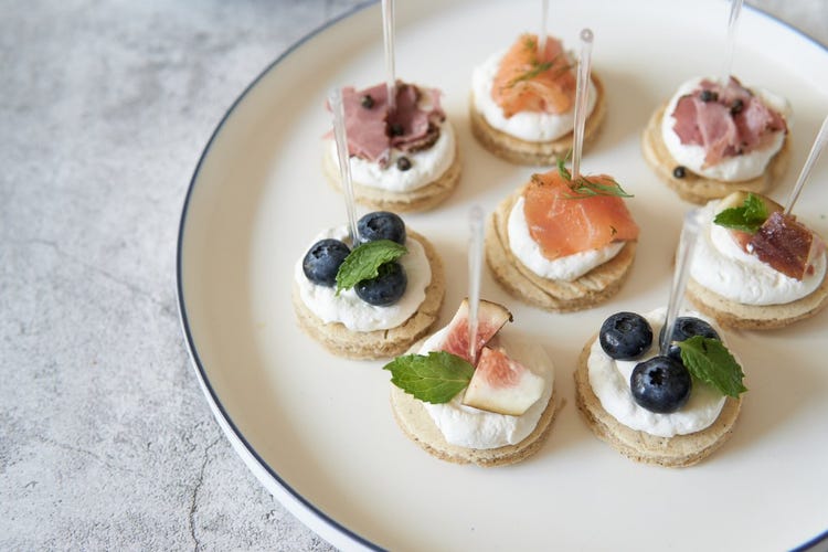 ロシアの映えるパンケーキ ブリニ の作り方 モデルプレス ロシアの映えるパンケーキ ブリニ の作り方 モデルプレス