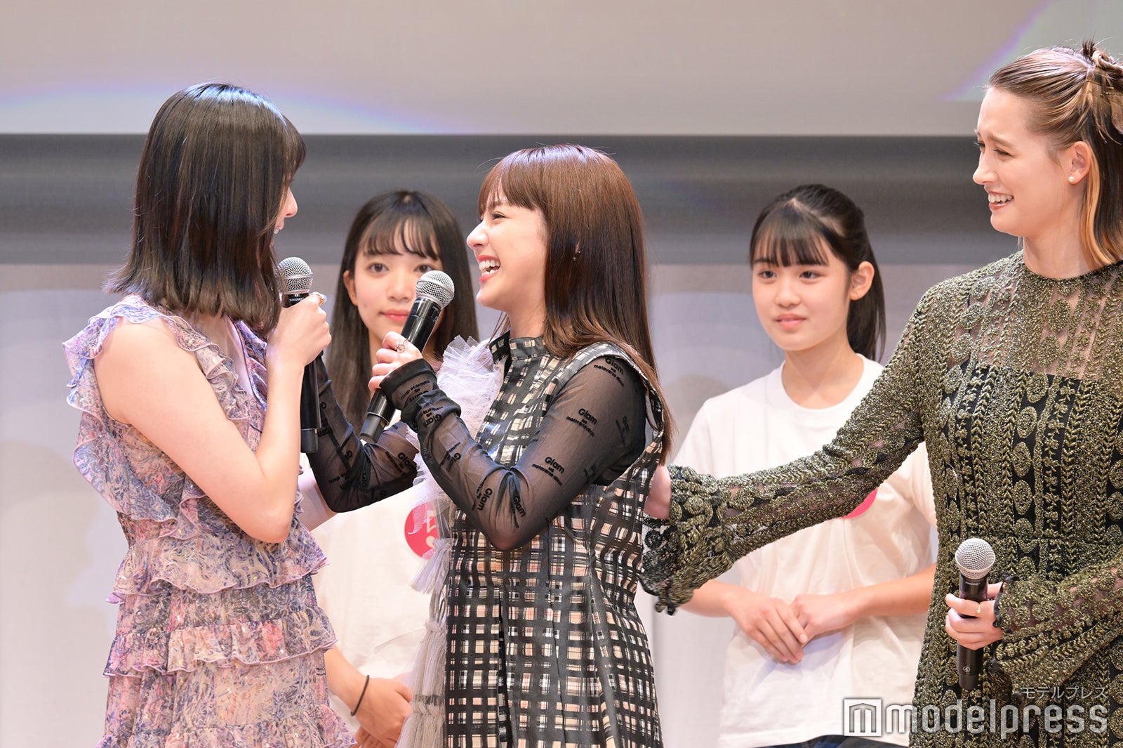 新川優愛、平祐奈、トラウデン直美（C）モデルプレス