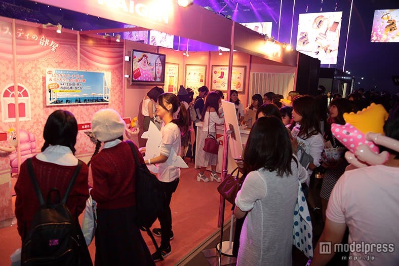 混みあうブースの様子