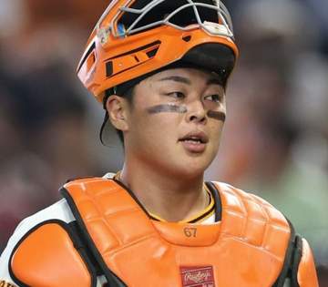「メジャー仕様っぽくていいな」巨人・山瀬が1軍再昇格で存在感発揮 ド派手な全身オレンジ防具にファン騒然「相変わらず目立つ」「でたー」昇格即安打も放つ