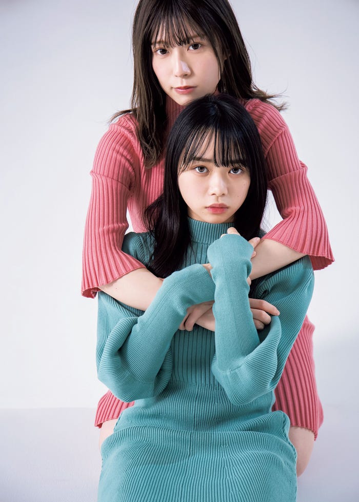 東村芽依、山口陽世(C)松岡一哲/集英社