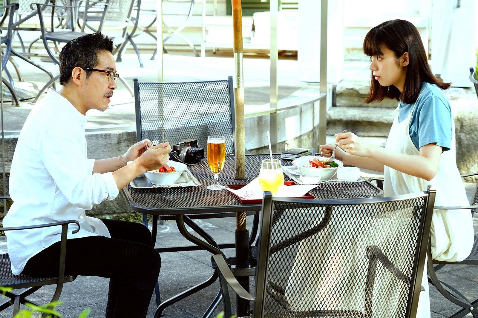 田口トモロヲ、池田エライザ（C）「名建築で昼食を」製作委員会