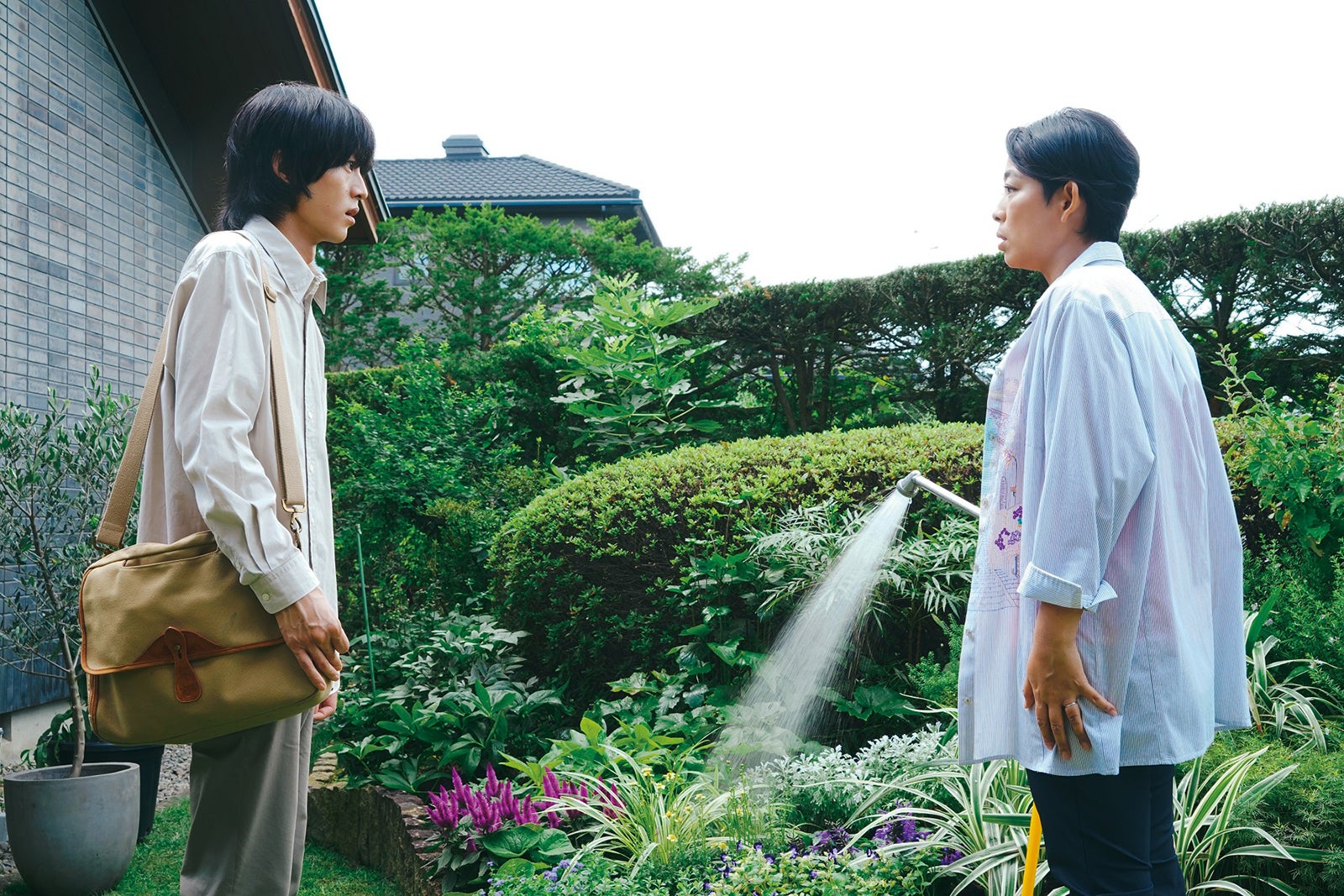 松坂桃李、内田也哉子 （C）2022「流浪の月」製作委員会