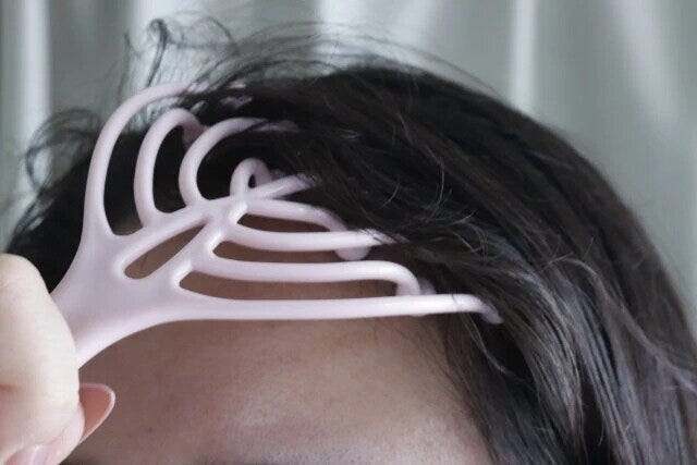 ひんやりリフレッシュローラー頭皮用　使用例