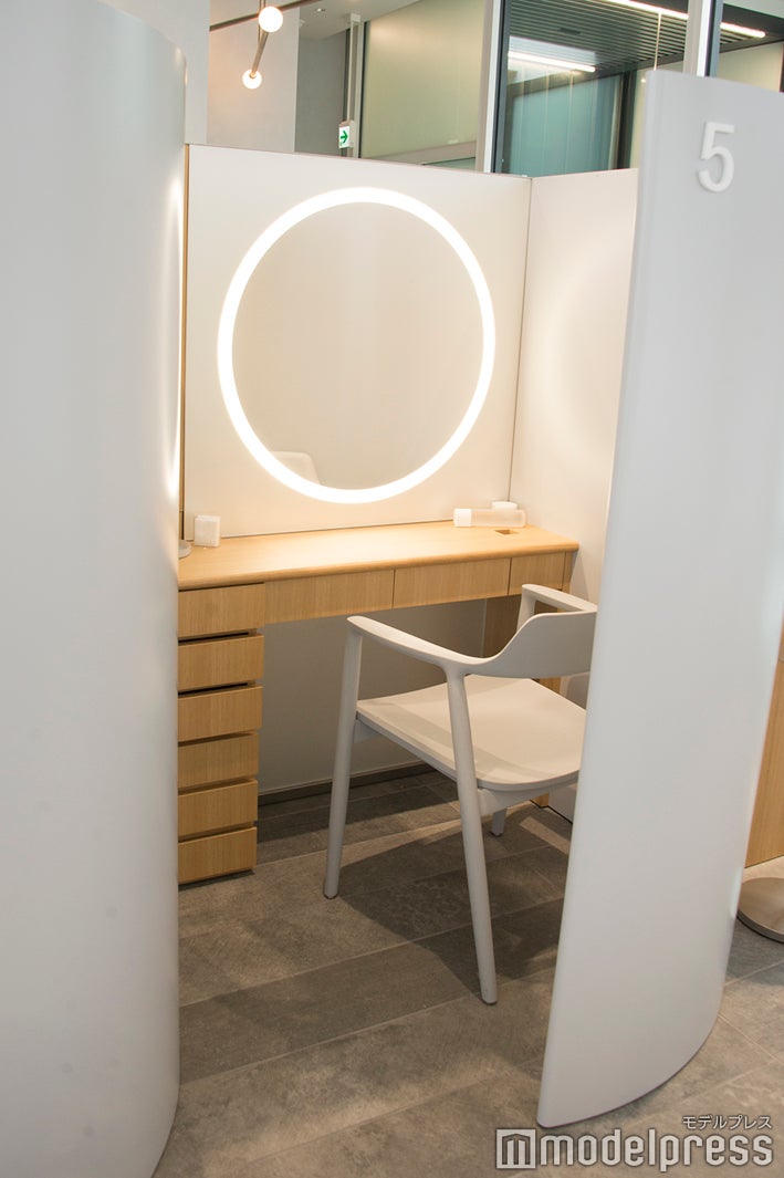 パウダールームも完備（C）モデルプレス