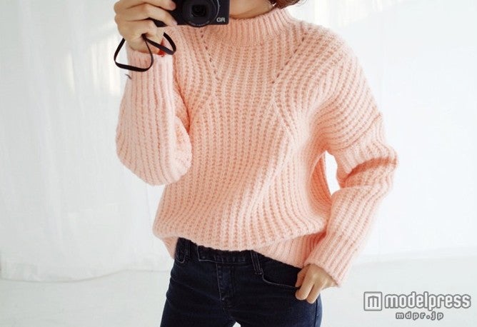 「ハイネック肉厚ニットトップス」5,443円（税込）／Photo by DHOLIC