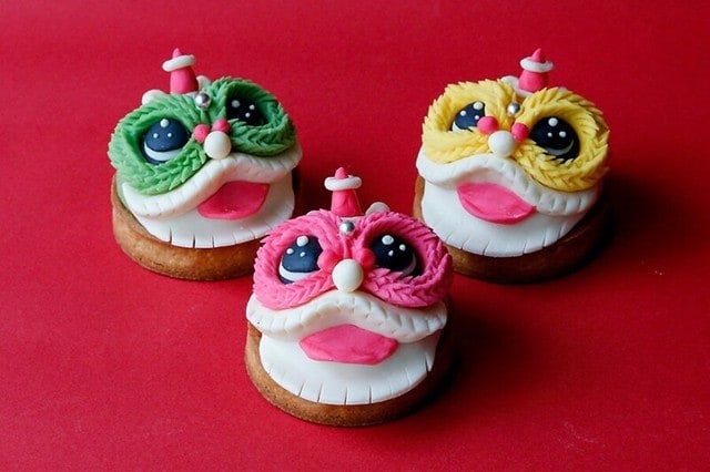 中国の獅子舞をモチーフにしたスイーツで春節をお祝いしましょう! ローズホテル横浜「春節タルト」(各色税込1250円)