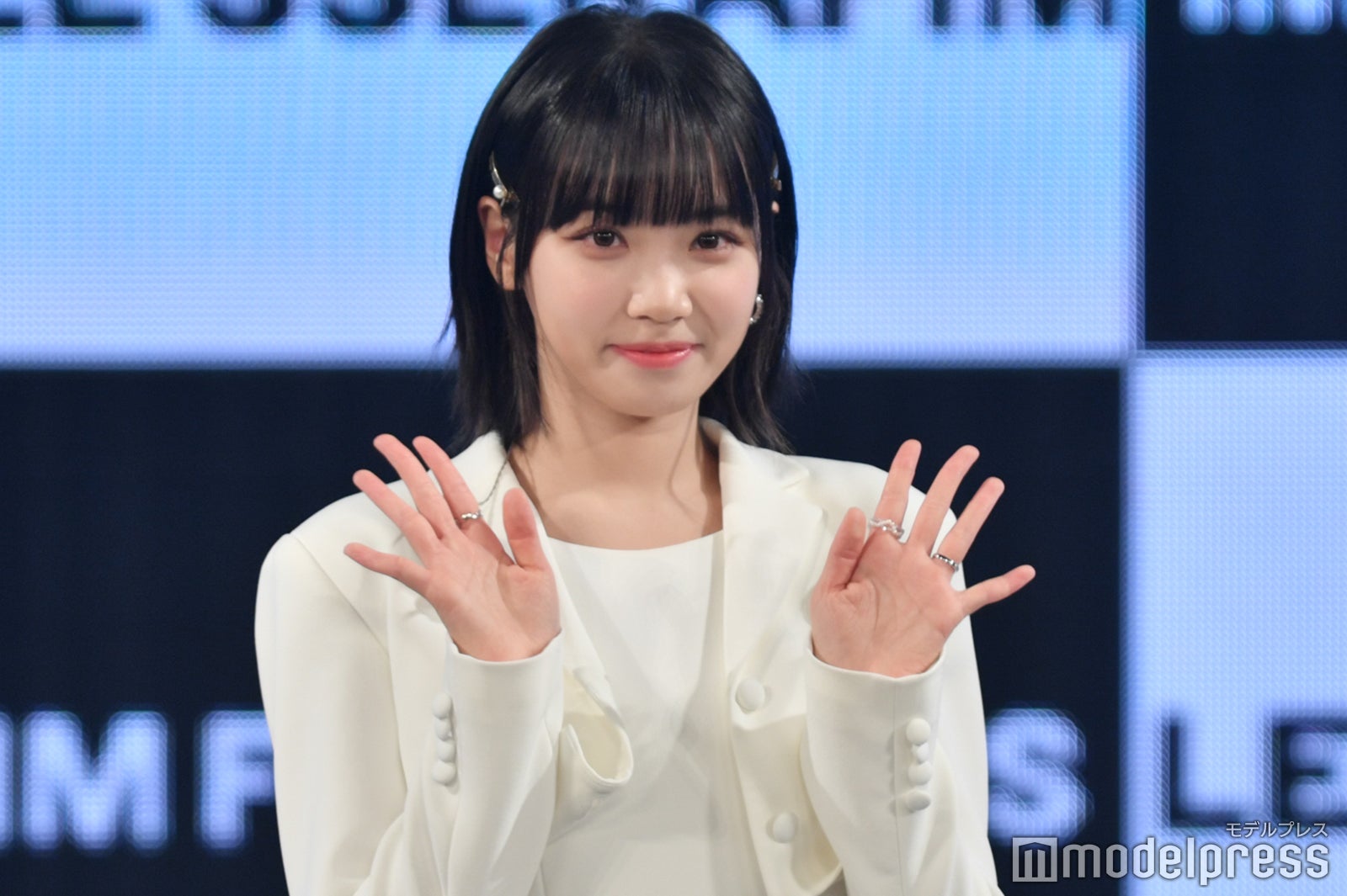 ファンサも忘れないCHAEWON （C）モデルプレス