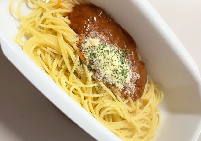 ダイソー　お皿にもなる電子レンジでパスタメーカー　皿　使用例