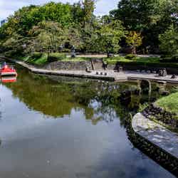 富山城址公園のすぐ横を流れる松川は、富山城を守った天然の外堀です/提供画像