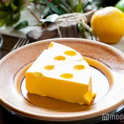 「チーズ×チーズ×チーズ ケーキ」　690円（税抜）／画像提供：Globridge