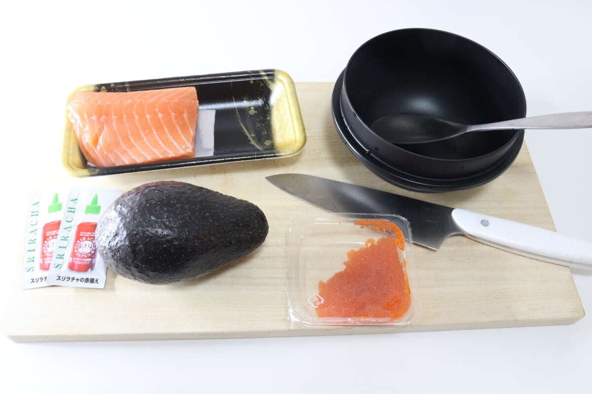 スリラチャソース（シラチャーソース）　サーモンサラダ