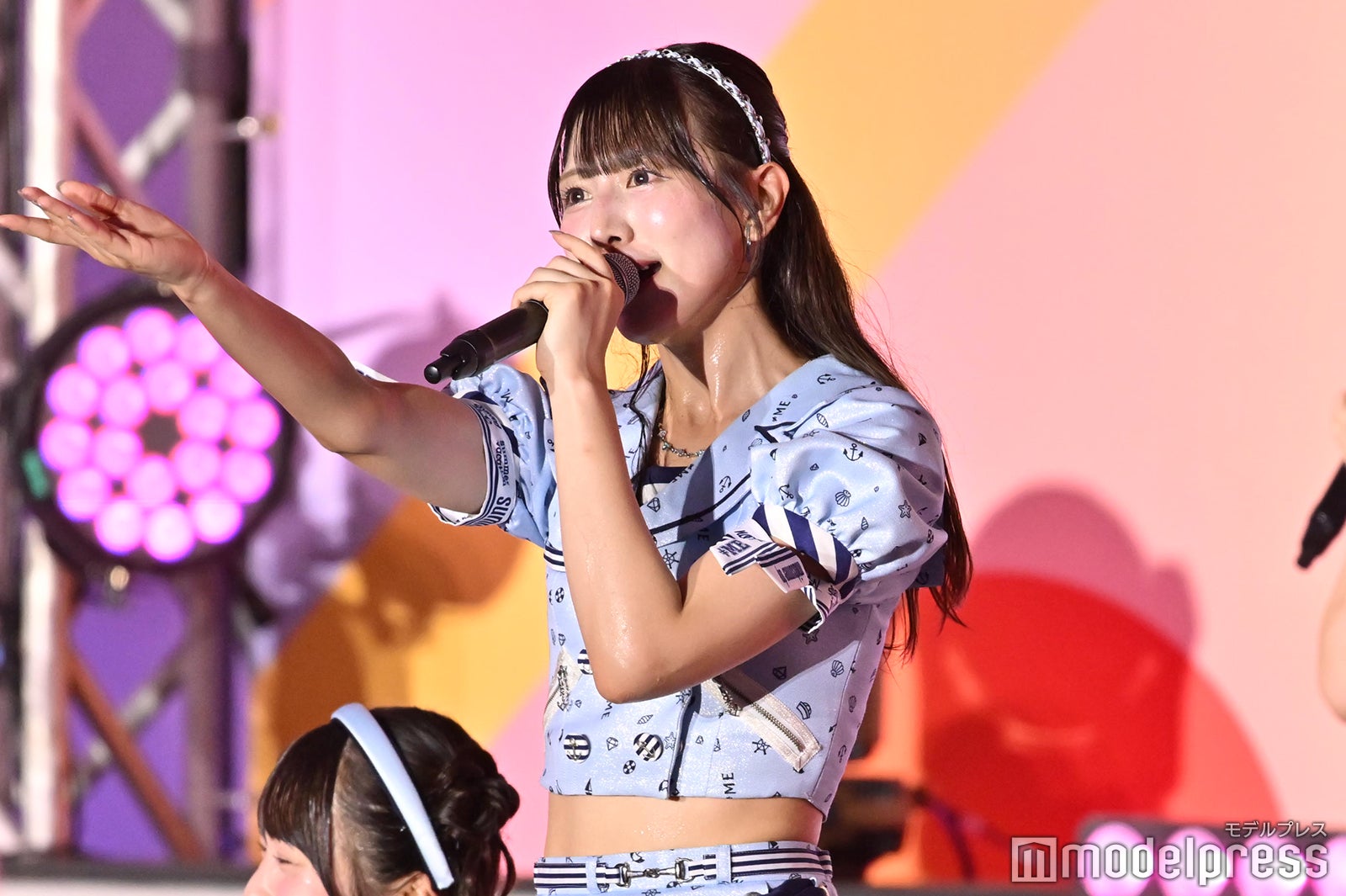 ≠ME蟹沢萌子、ミニ丈MV衣装姿に「完璧なスタイル」「美しすぎる」と