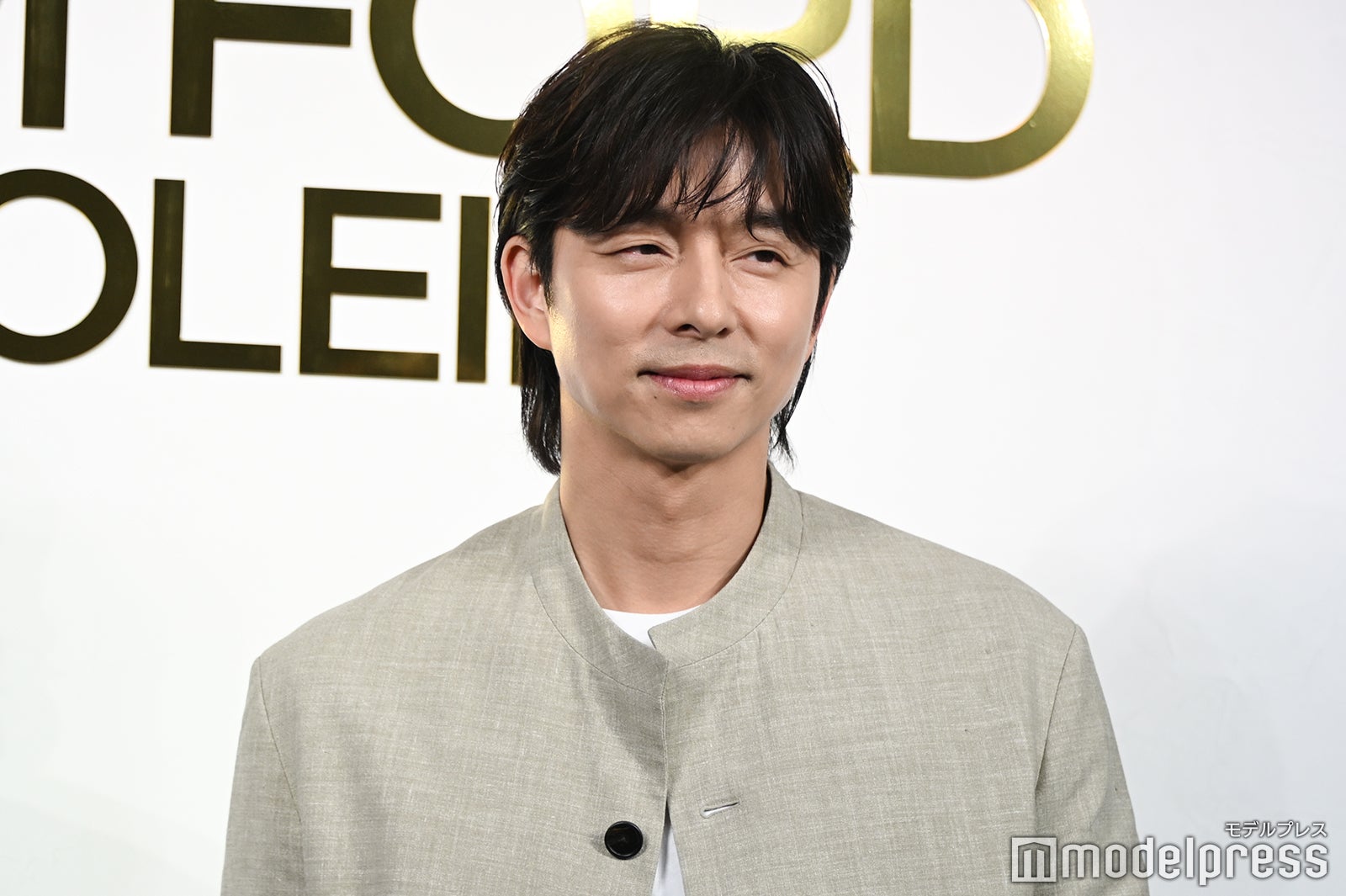 歓声に対して茶目っ気たっぷりにクールな表情をするコン・ユ（C）モデルプレス