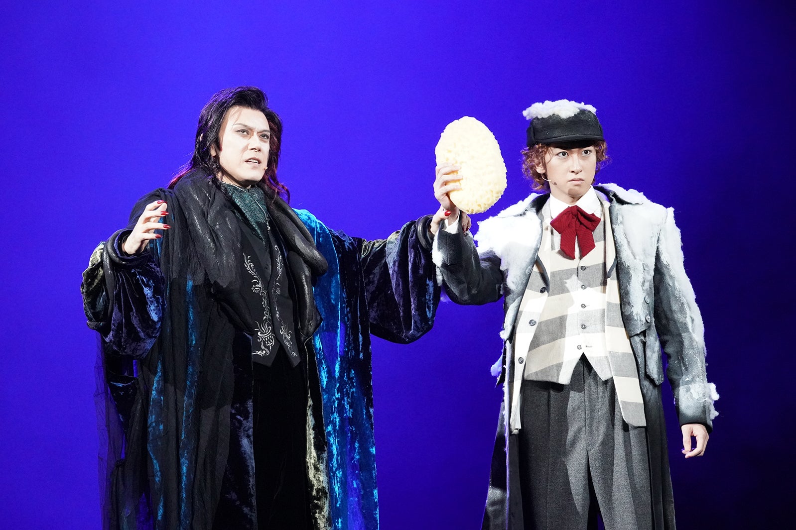 ミュージカル「ダンス オブ ヴァンパイア」（左から）クロロック伯爵：山口祐一郎、アルフレート：相葉裕樹（提供写真）