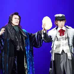 ミュージカル「ダンス オブ ヴァンパイア」（左から）クロロック伯爵：山口祐一郎、アルフレート：相葉裕樹（提供写真）