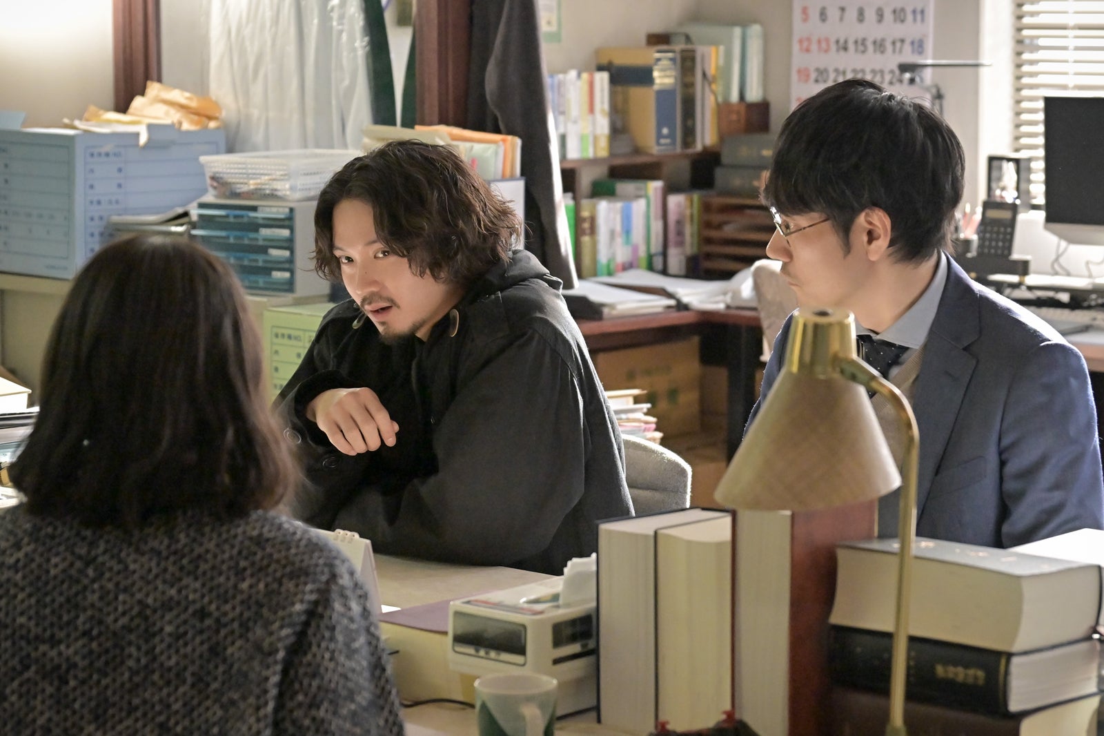 磯村勇斗、松山ケンイチ「クジャクのダンス、誰が見た？」第9話（C）TBS