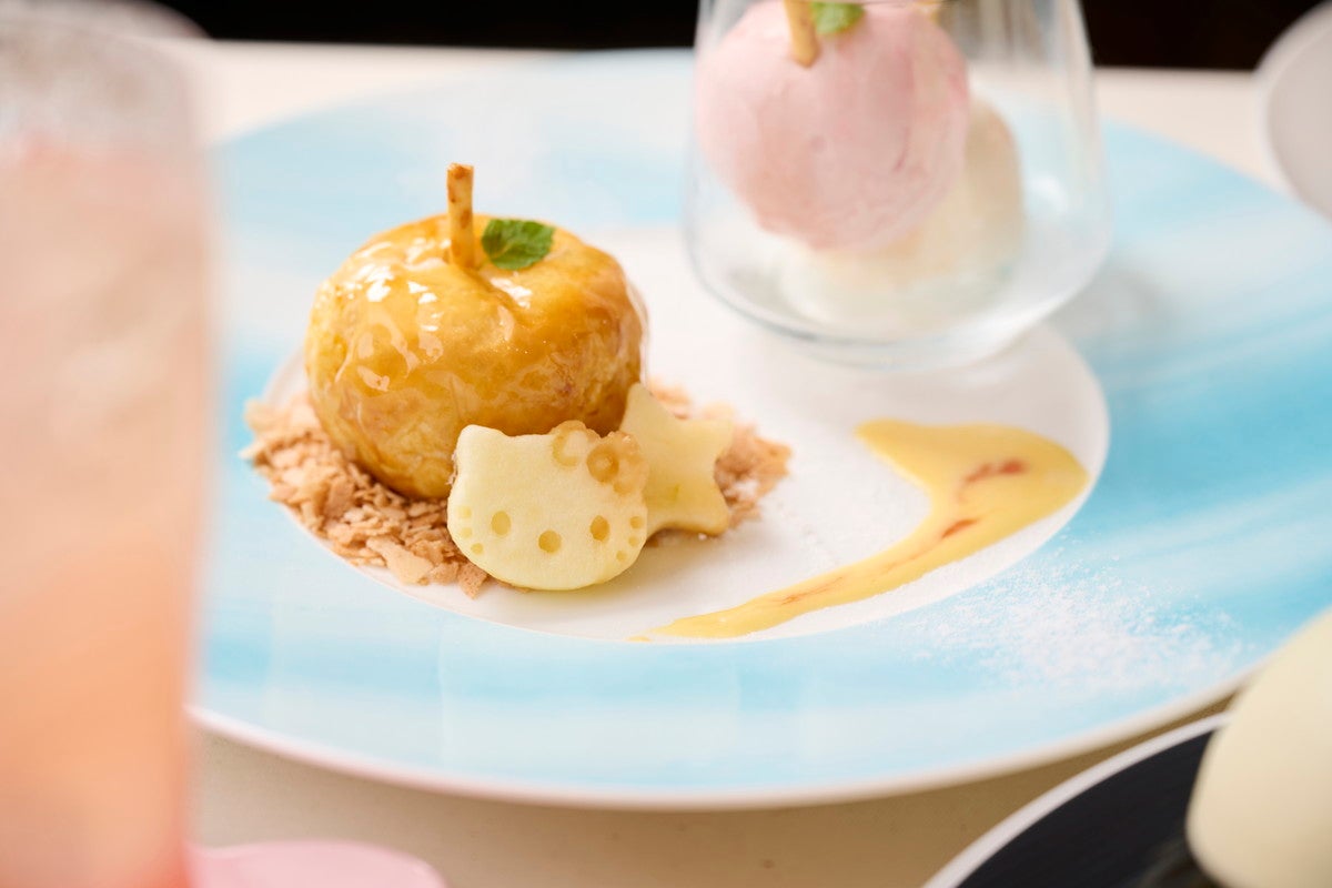 ハローキティの大好きなアップルパイ￥1,500（提供画像）