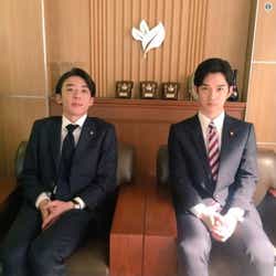 高橋一生 千葉雄大 スーツ 七三分けの 面白写真 奇跡の2ショット とファン歓喜 民衆の敵 モデルプレス 高橋一生 千葉雄大 スーツ 七三分けの 面白写真 奇跡の2ショット とファン歓喜 民衆の敵 モデルプレス