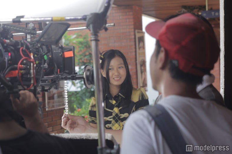 JKT48（ミュージックビデオ「Heavy Rotation」メイキングカット）