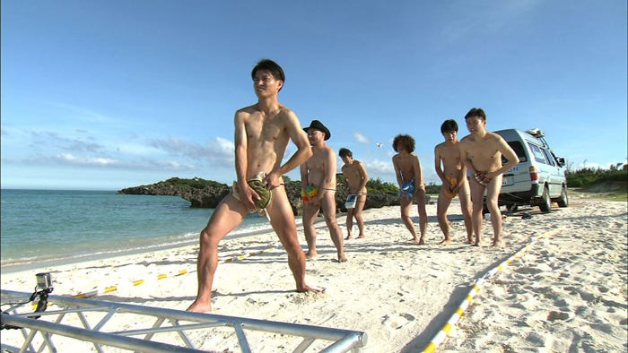 『~ジャルやるっ!真夏の奇祭SP~見えたらアウト!爆笑ハダカ祭りin与論島』(写真提供:関西テレビ)