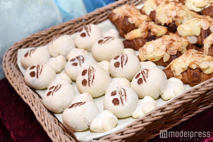 スノーギースがモチーフの「黒ゴマあんぱん」(C)モデルプレス