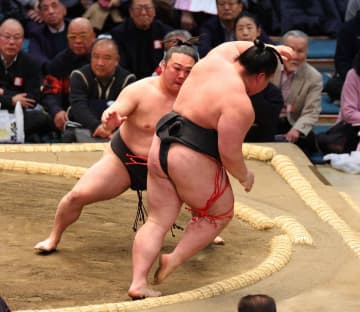 幕下・炎鵬が勝ち越し王手 「おじいちゃんみたいな生活」で好調キープ
