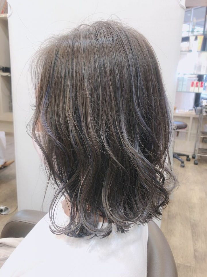 40代のヘアカラーは アッシュグレー がおすすめ 透明感を出す上品カラーをご紹介 モデルプレス 40代のヘアカラーは アッシュグレー がおすすめ 透明感を出す上品カラーをご紹介 モデルプレス