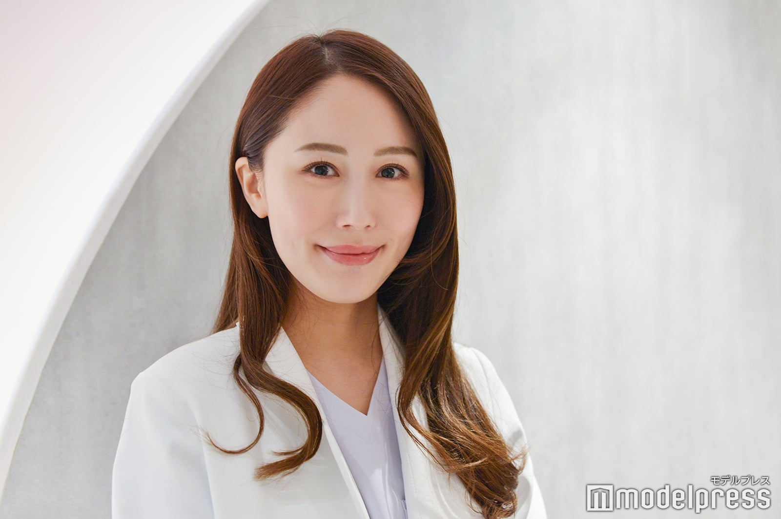 蜂須賀由布子先生（C）モデルプレス