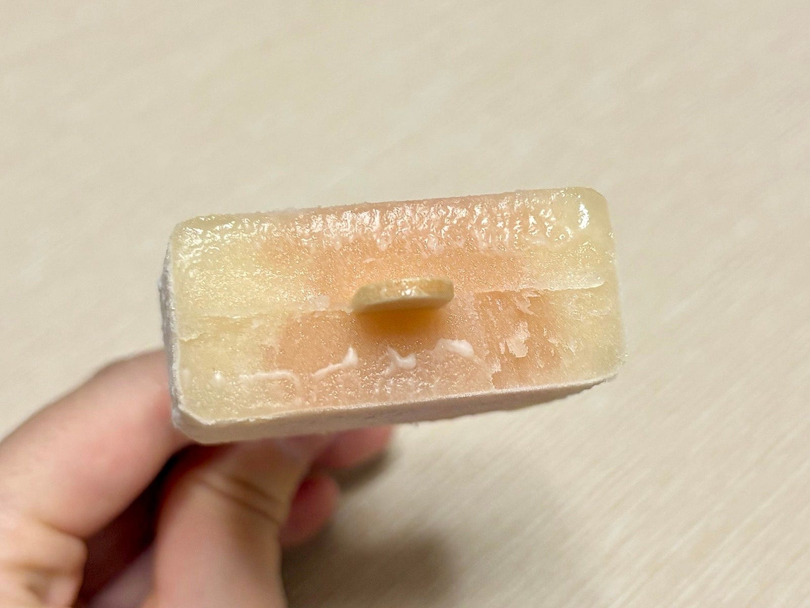 冷凍した完熟白桃をそのまま食べているような濃厚な味わいです