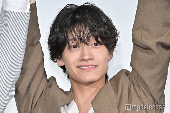 佐野晶哉(C)モデルプレス