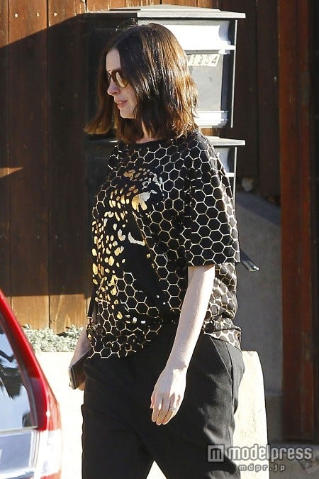 12月2日にキャッチされたアン・ハサウェイ。FameFlynet Pictures/Zeta Image