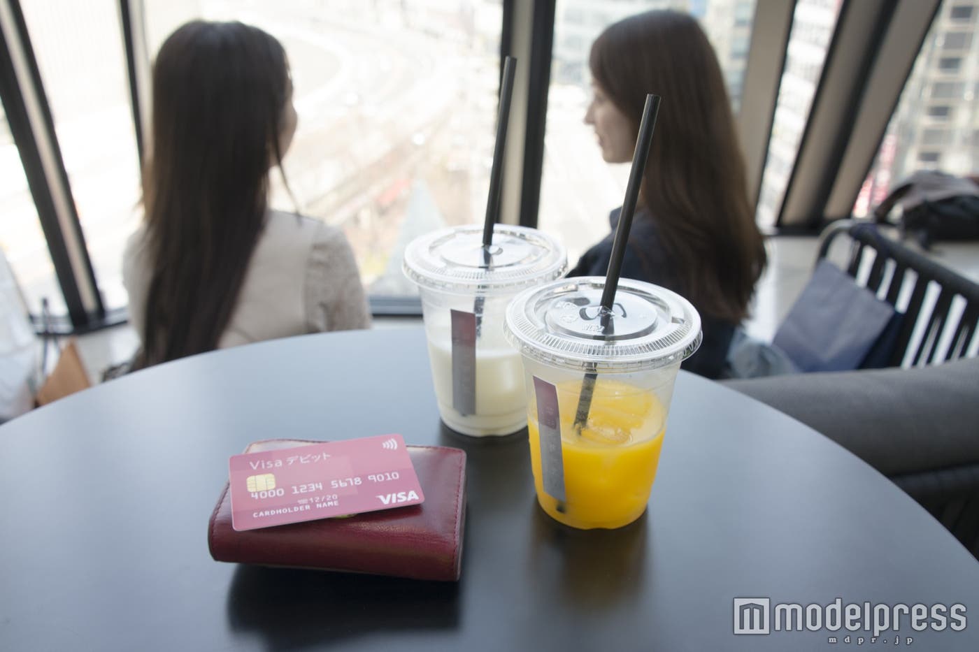 「Visaデビット」がオトナ女子の習慣に(C)モデルプレス