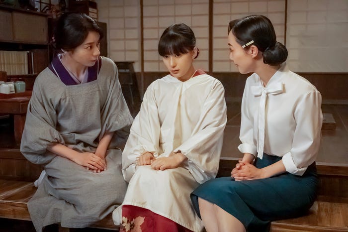 森カンナ、芳根京子、咲妃みゆ「波うららかに、めおと日和」第6話(C)フジテレビ