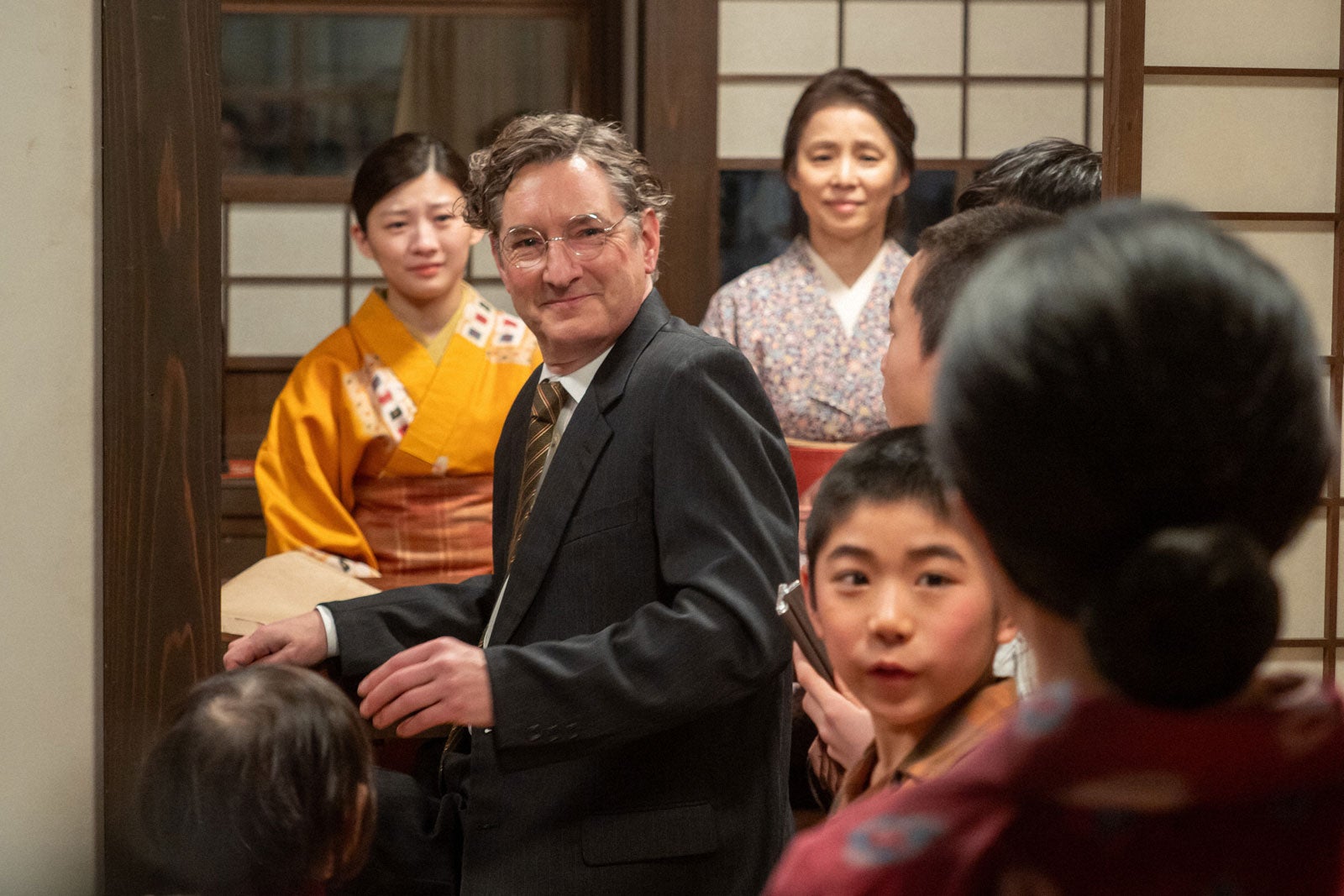 伊藤沙莉、ブレイク・クロフォード、石田ゆり子「虎に翼」第49話（C）NHK