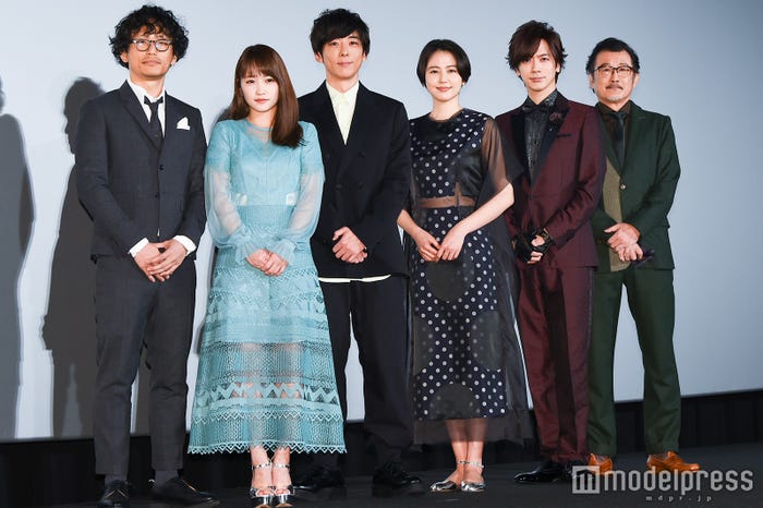 (左から)中江和仁監督、川栄李奈、高橋一生、長澤まさみ、DAIGO、吉田鋼太郎(C)モデルプレス