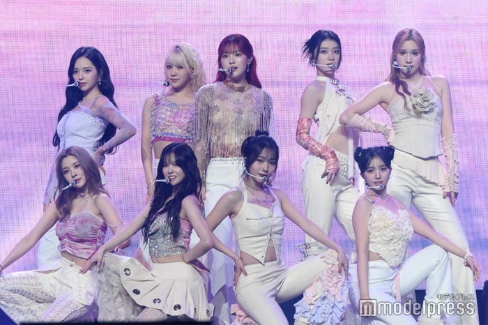 Kep1er/(左から時計回りに)マシロ、ヒカル、チェヒョン、シャオティン、ヒュニンバヒエ、イェソ、ヨンウン、ユジン、ダヨン(C)モデルプレス