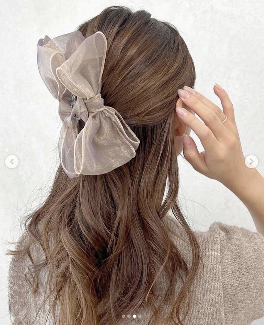 大きめのヘアクリップを使ったヘアアレンジ