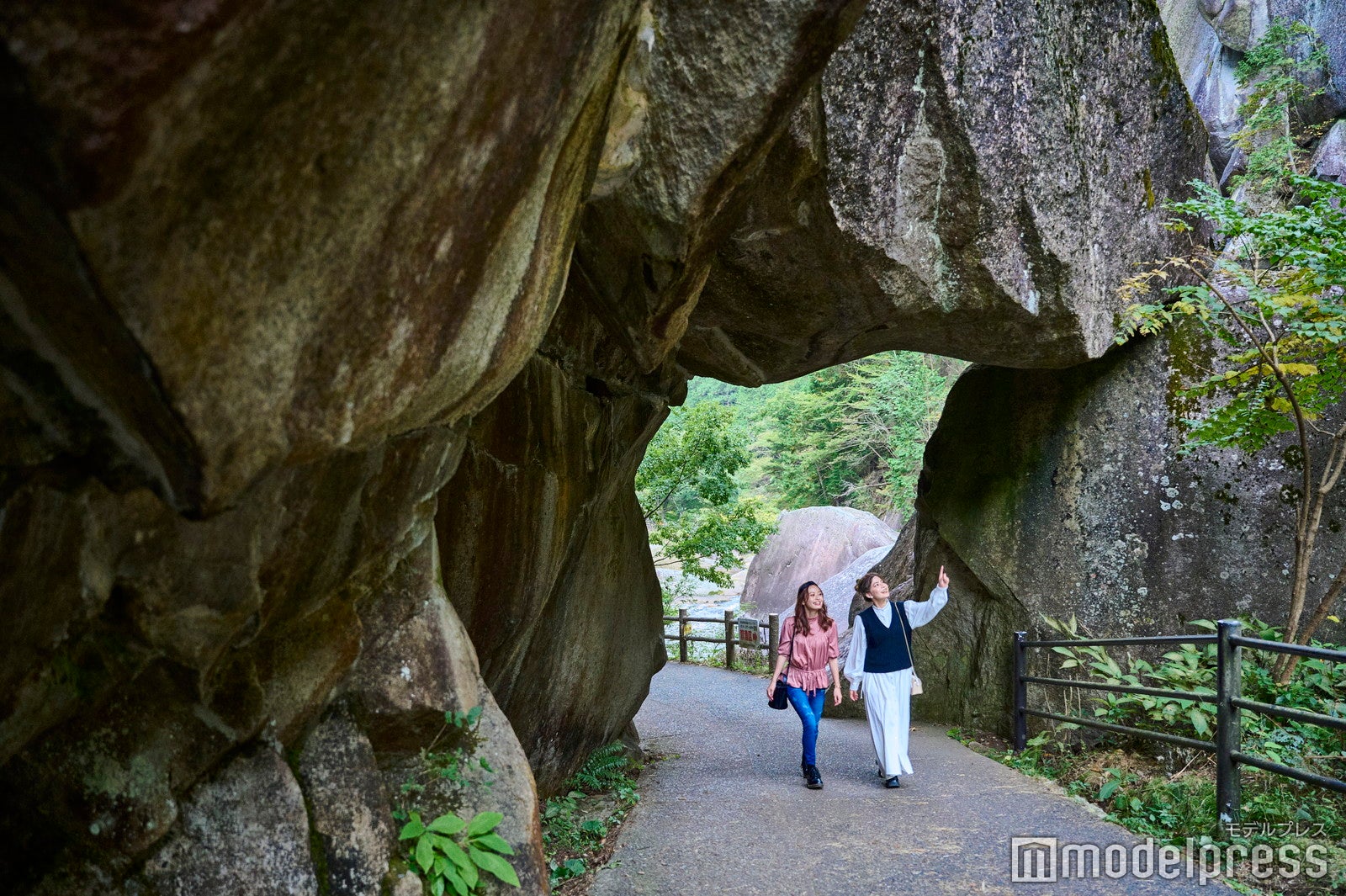 石門（C）モデルプレス